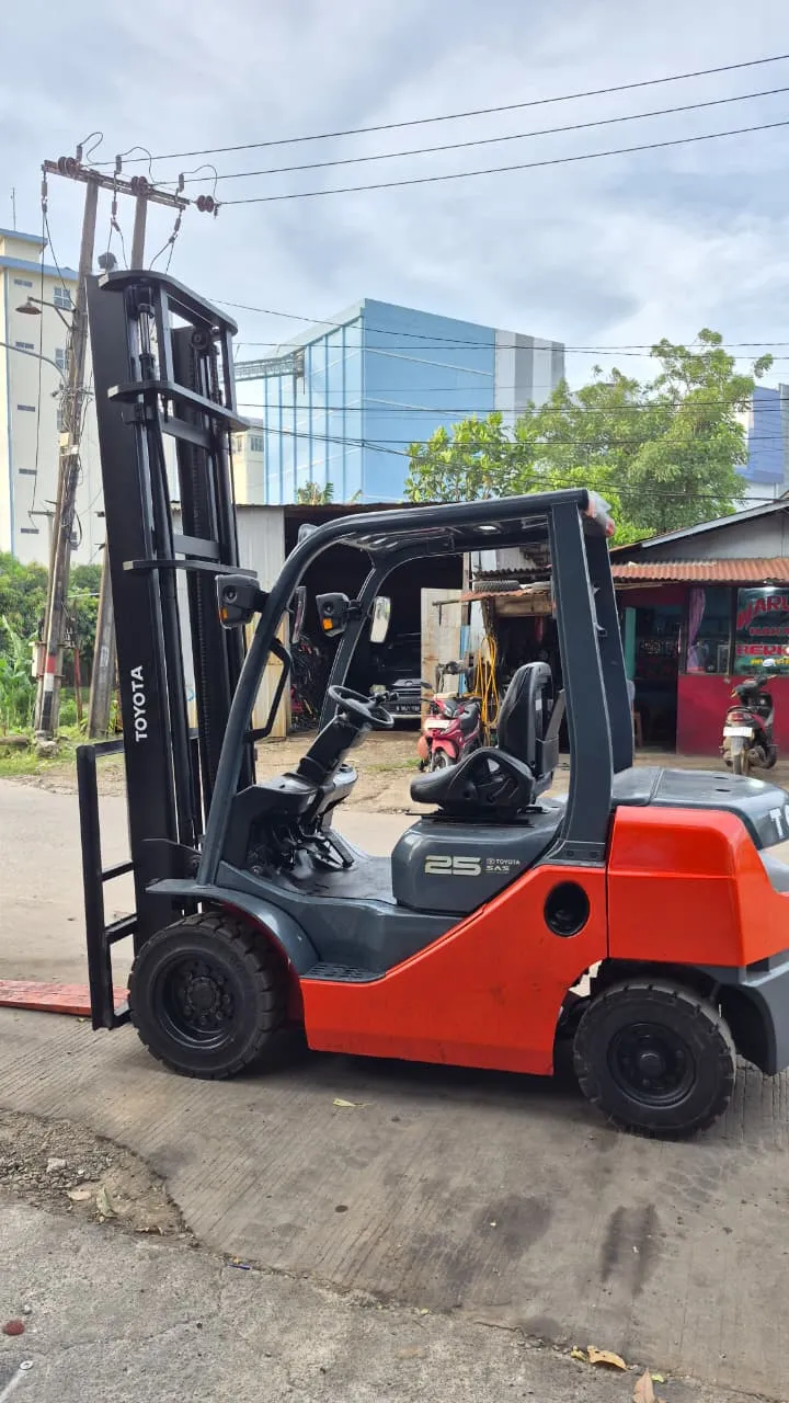 Foto Forklift Toyota 8FD25